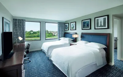 Photo 4 - Sheraton Suites Philadelphia Airport