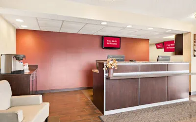 Photo 4 - Red Roof Inn Allentown Airport