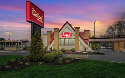 Photo 2 - Red Roof Inn & Suites Newark - University