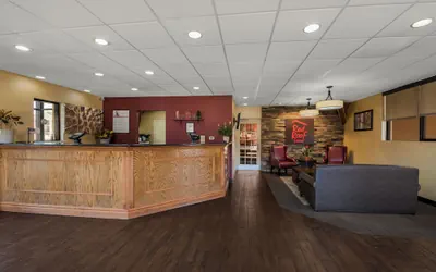 Photo 5 - Red Roof Inn & Suites Newark - University