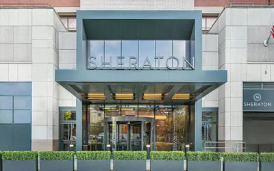 Photo 2 - Sheraton LaGuardia East Hotel