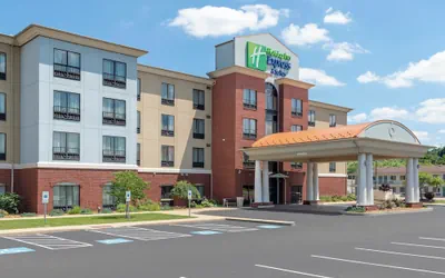 Photo 2 - Holiday Inn Express Hotel & Suites New Philadelphia by IHG