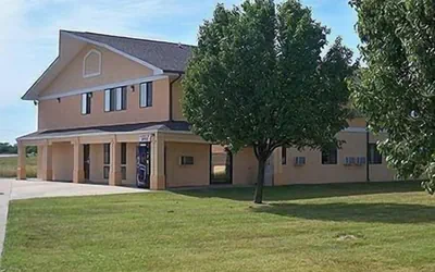 Photo 2 - Economy Inn Wentzville