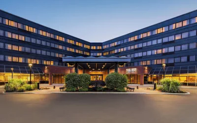 Crowne Plaza Edison by IHG
