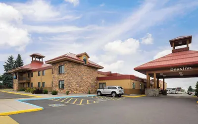 Photo 2 - Days Inn & Suites by Wyndham Bozeman