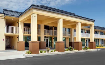 Photo 2 - Quality Inn Saint Petersburg North-Tampa Bay