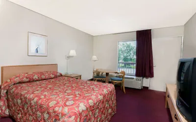 Photo 2 - Knights Inn - Fredericksburg