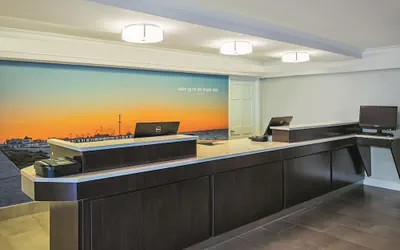Photo 3 - Wingate by Wyndham Galveston Beachfront at the Seawall