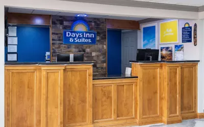 Photo 4 - Days Inn & Suites by Wyndham Commerce