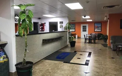 Photo 2 - Howard Johnson by Wyndham Winter Haven FL