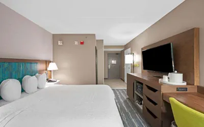 Photo 4 - Hampton Inn Cleveland-Westlake