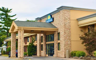 Photo 2 - Days Inn by Wyndham Wayne