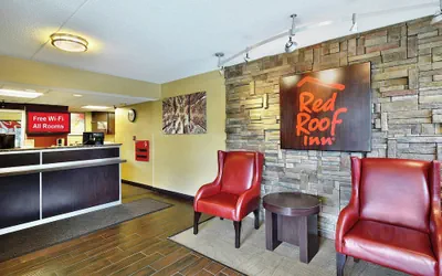 Photo 3 - Red Roof Inn Louisville Fair and Expo
