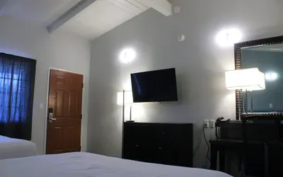 Photo 4 - Sunset Inn