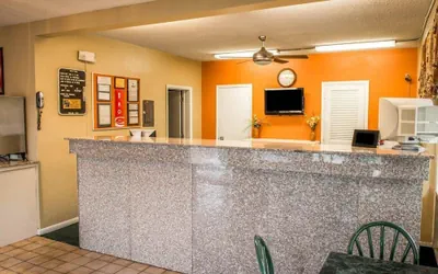 Photo 4 - Econo Lodge Lake City-North