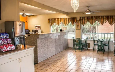 Photo 3 - Econo Lodge Lake City-North