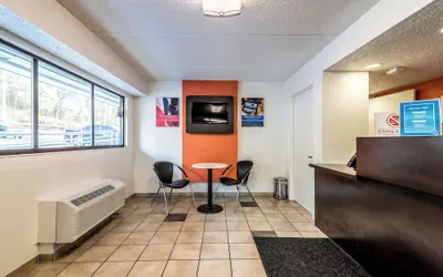 Photo 3 - Motel 6 Birmingham, AL