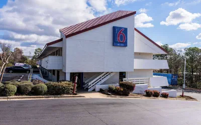 Photo 2 - Motel 6 Birmingham, AL