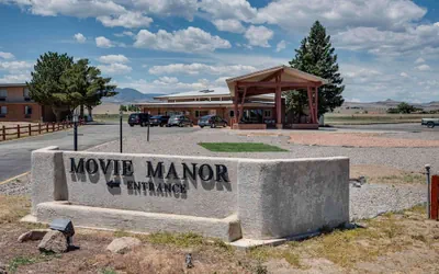 Best Western Movie Manor