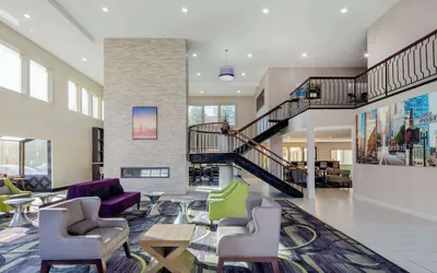 Photo 4 - La Quinta Inn & Suites by Wyndham Oakland - Hayward