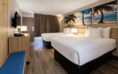 Photo 3 - Days Inn by Wyndham Fort Myers