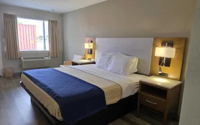 Photo 3 - Americas Express Inn South Hill