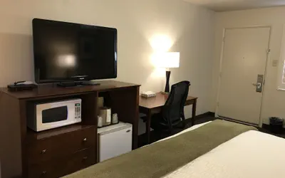 Photo 4 - Dinosaur Inn & Suites