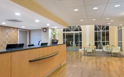 Photo 5 - La Quinta Inn & Suites by Wyndham Sunrise