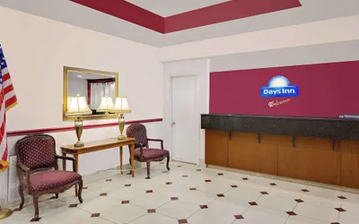 Photo 3 - Days Inn & Suites by Wyndham Starkville