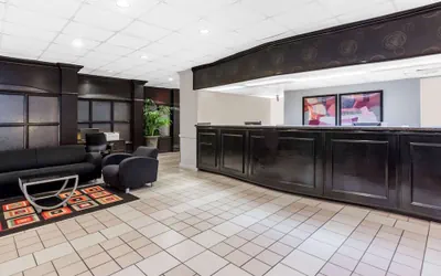 Photo 3 - Days Inn & Suites by Wyndham Jennings