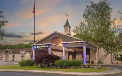 Photo 2 - Best Western Mystic Hotel