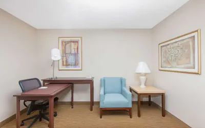 Photo 5 - Hawthorn Suites by Wyndham Midwest City Tinker AFB