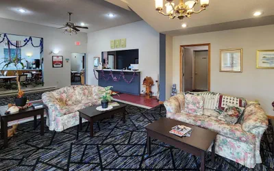 Photo 4 - Econo Lodge Lakeshore