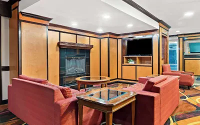 Photo 4 - Days Inn & Suites by Wyndham Warren