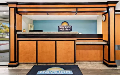 Photo 3 - Days Inn & Suites by Wyndham Warren