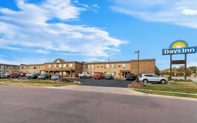 Photo 2 - Days Inn by Wyndham Sioux Falls Empire