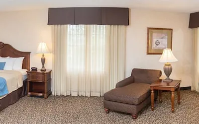 Photo 5 - Best Western Plus Steeplegate Inn