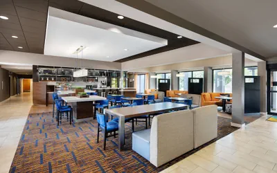 Photo 3 - Courtyard by Marriott Addison Midway