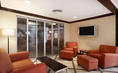Photo 3 - Ramada by Wyndham Newark/Wilmington