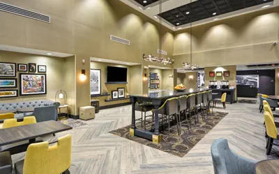 Photo 4 - Hampton Inn & Suites Detroit/Warren