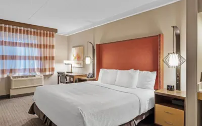 Photo 4 - La Quinta Inn & Suites by Wyndham San Francisco Airport N