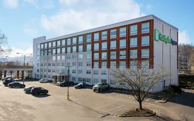 Holiday Inn Express Charleston-Civic Center by IHG