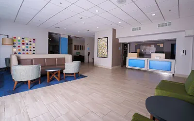 Photo 2 - Holiday Inn Express Charleston-Civic Center by IHG