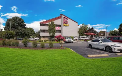 Photo 2 - Red Roof Inn PLUS+ Nashville Airport
