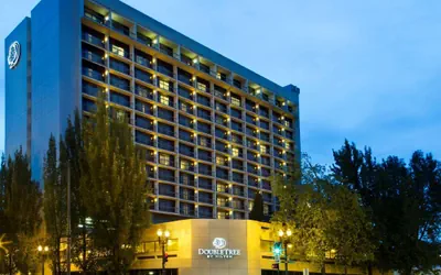 Photo 2 - DoubleTree by Hilton Hotel Portland