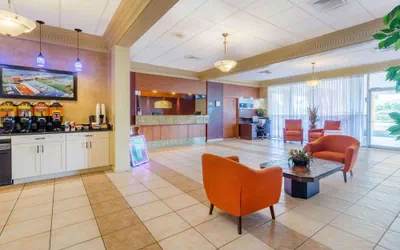 Photo 4 - Howard Johnson by Wyndham Lakeland