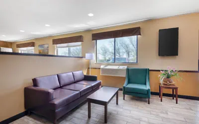 Photo 4 - Quality Inn