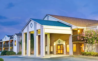 Photo 2 - Days Inn by Wyndham Mooresville Lake Norman