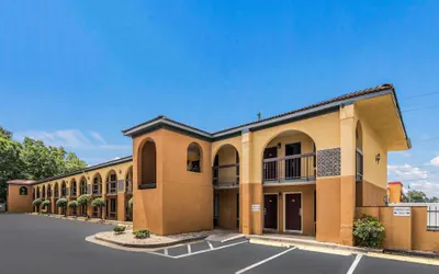 Photo 2 - Econo Lodge Gainesville Downtown Area