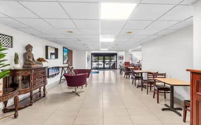 Photo 4 - Travelodge by Wyndham Winchester